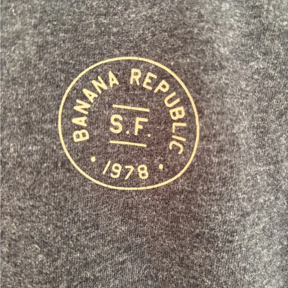 Banana Republic Elephant Graphic Men Long Sleeve Heather Gray Heritage Tee | M |